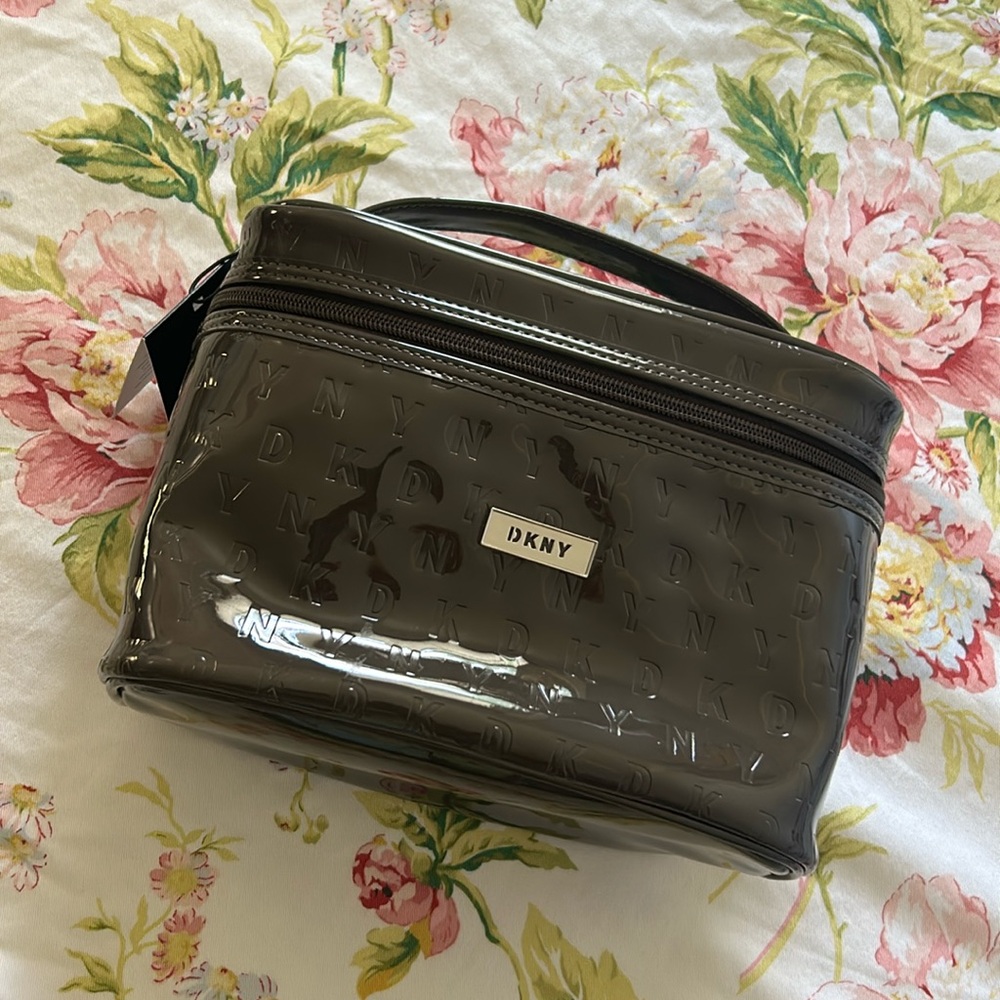 DKNY TALL TRAIN CASE